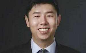 華裔醫師遭控迷姦13女性 家中搜出大量管制藥品、猥褻影像 醫院息事寧人也被告