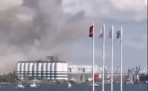 (影) 最新爆炸畫面曝光! 土耳其港口糧倉塵爆 釀12人受傷波及13糧倉