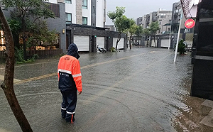 台南豪雨持續  黃偉哲提醒：台南30處積淹水情事 請民眾改道行駛　