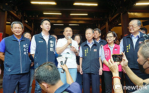 侯友宜首度參訪萬和宮 強調用生命守護台灣