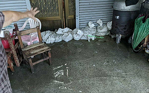 台南3區降雨量破2百毫米！暴雨畫面曝光網驚：以為在騎水上摩托車