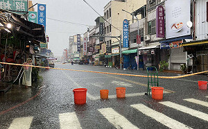 台南強降雨  173甲龍山段積水10多公分封閉交通　
