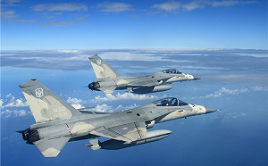 驚險畫面曝！經國號戰機特技預演疑尾管漏油起火？空軍：護焰器氣封片間隙過大