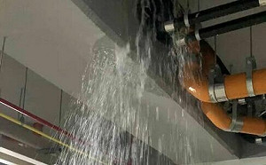 北市社宅漏水婉如瀑布 周玉蔻痛批柯文哲：敢不敢站出來面對！ 