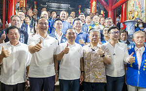 顏清標陪侯友宜參拜：大家盼選出兩岸和平人選 朱「侯是正義的化身」