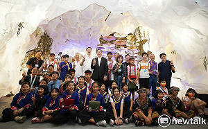 世客博高雄展區「原客外閃合唱」 展現族群共榮  