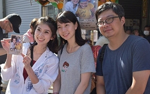 李明璇跑行程兼做公益   擔任「阿嬤一口水煎包」一日店長