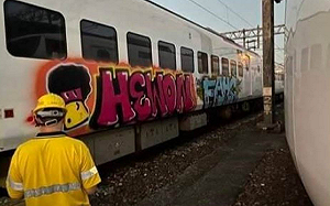 清晨闖調車場惡意塗漆！新自強號現況曝光 台鐵局擬求償