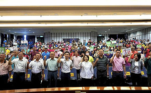 民進黨「和平保台溫暖好政」說明會屏東登場　鍾佳濱用數據駁斥「債留子孫」