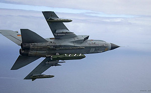 遭外機「亮肚皮」威嚇! 首次飛出第一島鏈千餘里 轟-6K稱如被人用槍指著