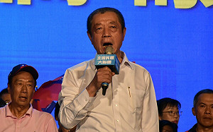 涉為郭台銘收購連署書 屏東縣議長周典論確定延押