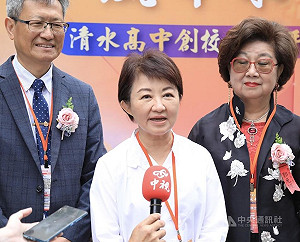 柯文哲掃街疑被噴辣椒水 盧秀燕指示警方加速偵辦