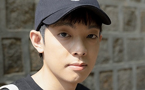 爆哥跳舞啦！中職開球初體驗  應援舞全程慢一拍：老人復健嗎？