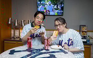 賴清德加碼秀與蕭美琴嗑熱狗 網喊「最期望搭檔」