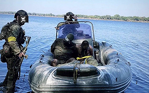 (影) 烏特種部隊聶伯河畔擄獲俄軍 防空系統擊落「短吻鱷」直升機