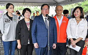 柯文哲批有「綠能蟑螂」 鄭文燦：大家不要把綠能污名化