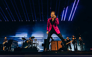 (影) 美搖滾樂團邀俄人上台惹議！「世仇」喬治亞觀眾憤離席 主唱籲團結 