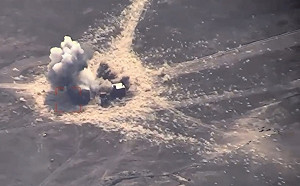 (影) 烏南激戰! 烏軍3步兵戰車被毀 18萬顆鎢球爆炸瞬間 俄訓練基地被夷平