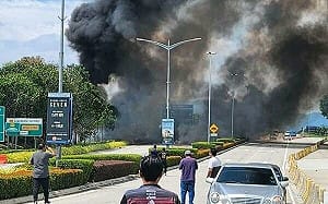 (影)馬來西亞小飛機墜市區砸人車10死 無異常通報、求救訊號