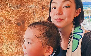 帶娃崩潰忍不住大哭！兒子反應曝光歐陽靖笑：不再後悔當媽