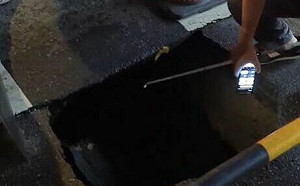 民生東路巷口路面坍塌釀1公尺坑洞 北市派員處理