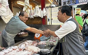 五連霸市議員再挑戰立委 謝志忠啟動陸戰掃市場展現高人氣