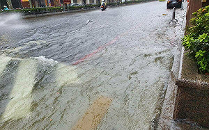 午後強驟雨肆虐！雙北各地傳災情 板橋、三峽積水嚴重 
