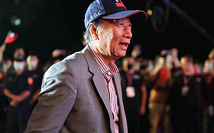 真要選了？熟悉的場景和表態 郭台銘再赴板橋慈惠宮：盼媽祖讓他出來做事 