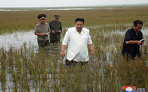 太胖陷泥裏? 金正恩視察水災 批評官員尸位素餐 氣到當場開除局長