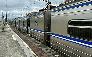 EMU600型馬達座龜裂！56輛全面停駛 　台鐵局：改由EMU500型替駛