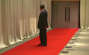 金磚會議小插曲！習近平進會場助理被警衛攔 沒翻譯的習迷茫了