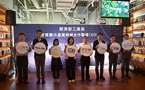 工業局助力高雄文化界 全台首創書店導入智慧顯示科技系統