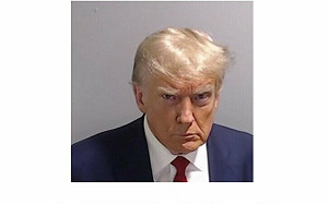 川普搭專機赴監獄到案 交20萬美元保釋金秒釋