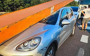 保時捷國道扛10噸鋼樑　特斯拉視角影片曝光