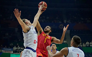 神爛！中國歸化球員李凱爾得0分  紅粉崩潰