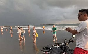 陳麗娜批「只管收錢、不管安全」   高市觀光局：有勸導遊客離開