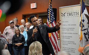 稱彭斯 2 年前錯過「歷史性機會」 拉瑪斯瓦米：若是我會完全不同!