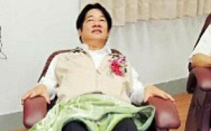 陳學聖PO賴清德躺著「謝謝郭董」哏圖 揭郭台銘喝咖啡有這「前提」