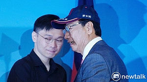 黃士修質疑曹興誠清大捐款「涉掏空」矢板明夫:你前老闆郭台銘也是