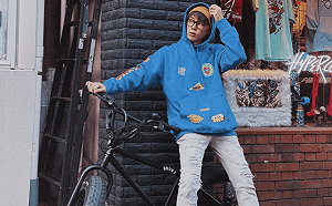 美食街爆滿！路人「1理由」拒絕同桌   酷炫火大嗆：這是公共區域