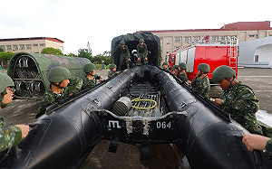 超前部署！因應蘇拉來襲 第四作戰區動員1160官兵、6類73輛機具待命援南高屏