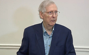 他又僵住了 這次長達30秒! 麥康諾第二度公開恍神 堅持無恙拒下台