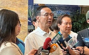 批綠營上下力挺論文抄襲者 朱立倫酸「他」被撤銷學位還是可以當高官