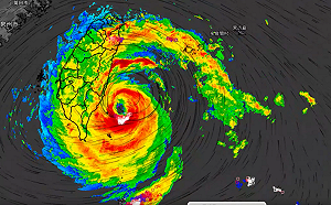 海葵颱風眼牆清晰！彭啟明指一特徵「登陸前仍在增強」