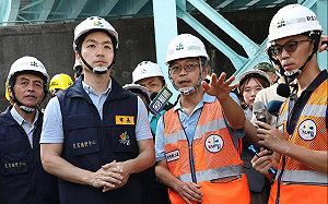 為求「颱風假」告白「最帥男人」蔣萬安  北市網友 : 能否聽見您的聖旨 