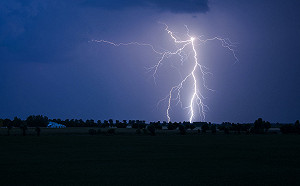 (影) 恐怖極端天氣! 印度一邦2小時內遭6.1萬次雷擊 釀12死14傷