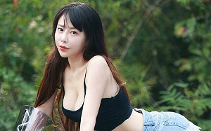 梓梓化身《山道猴子》超商女友！「跪坐機車」神還原震驚全網