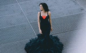 奎丁魚尾禮服「上帝視角」現超兇身材！網暴動：仙女下凡