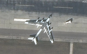 (影) 被烏軍無人機打怕了? 俄戰機上布滿輪胎防挨炸 烏笑 : 很有創意