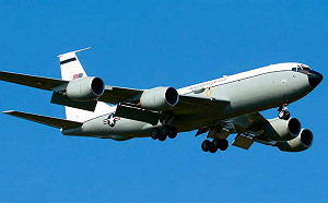 蒐集「基線」？美軍核偵察機「不死鳳凰」罕見東海低飛 